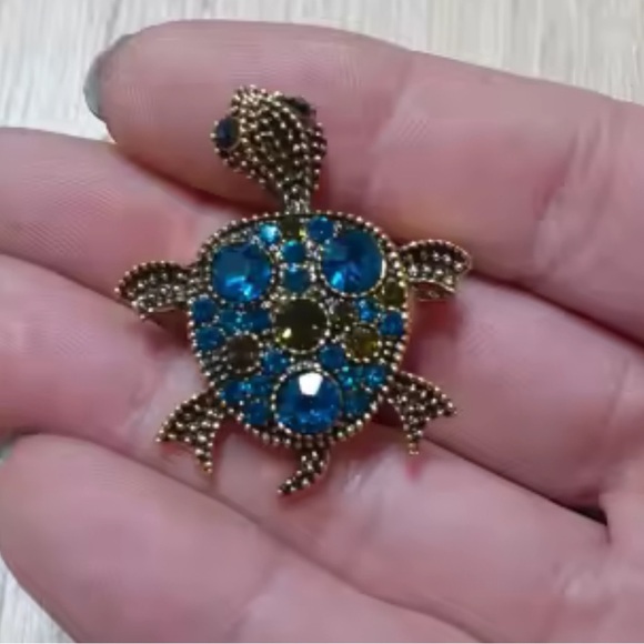 Betsey Johnson Blue Crystal Turtle Brooch - Picture 5 of 7